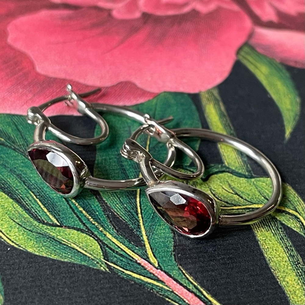 Stamped D’joy 925 sterling silver & teardrop garnets (?) double hoop earrings - Picture 2 of 9